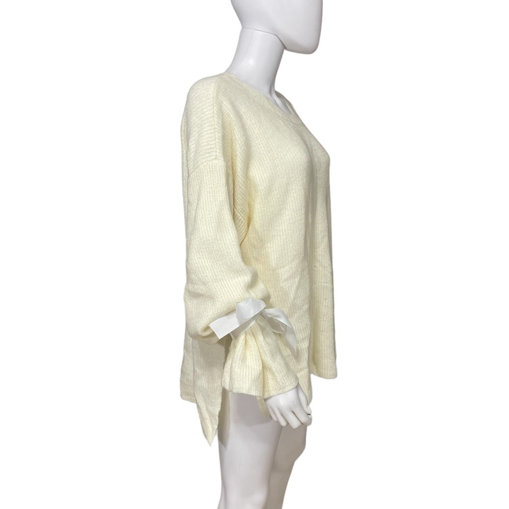 Blushing Heart Bell Sleeve Sweater
New - Picture 5 of 7